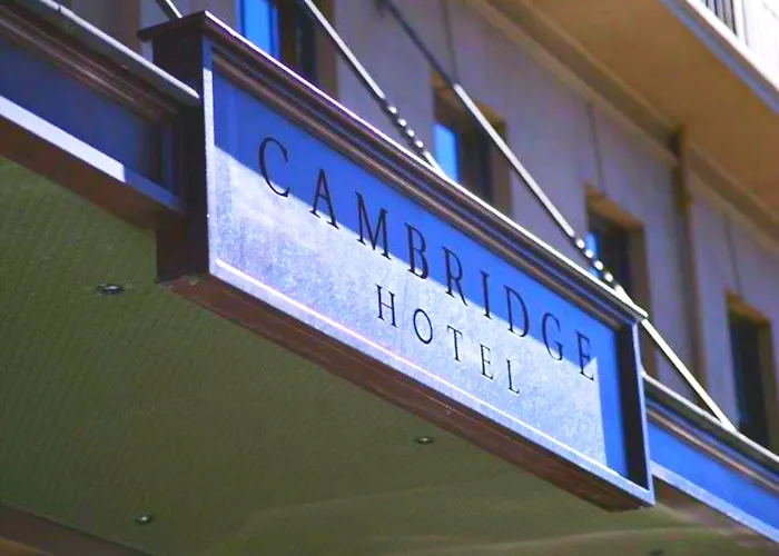 The Cambridge Hotel & Backpackers Wellington